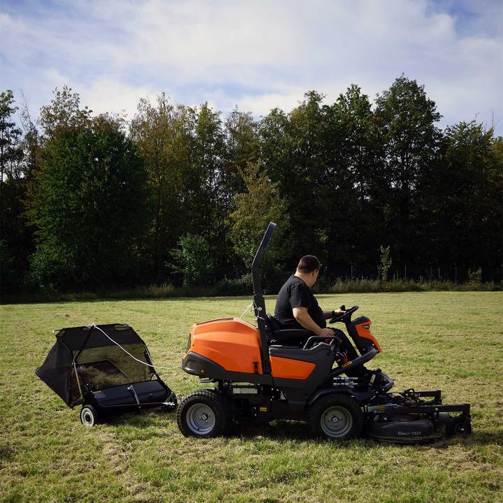Actual product image Wiltec Lawn sweeper with 118 cm sweeping width Leaf collector 415 litre ride-on mower