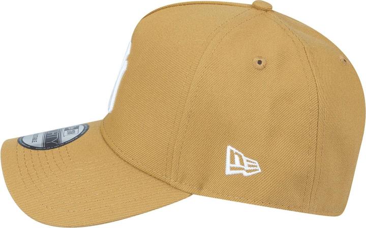Actual product image New Era 9Forty Snapback Trucker Cap - New York Yankees tan