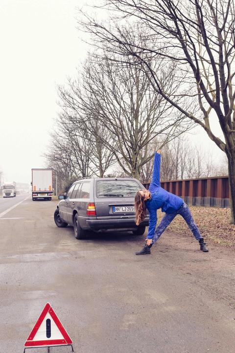 Produktbild Yoga while you wait (Deutsch, Judith Stoletzky, 2017)
