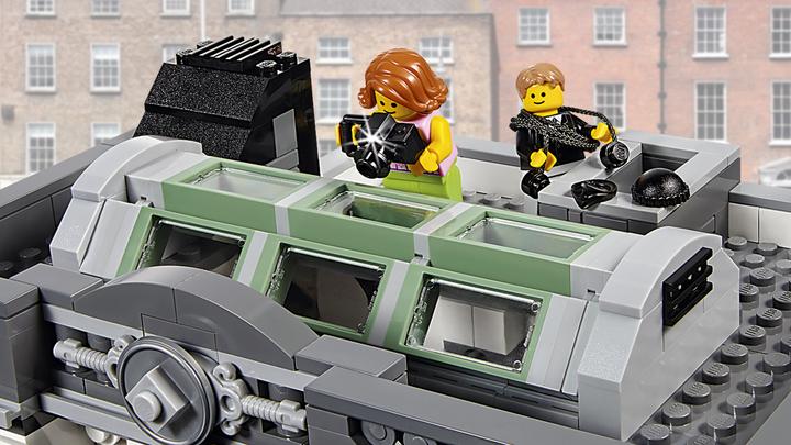 Actual product image LEGO Creator Stone Bench (10251, LEGO Creator Expert)