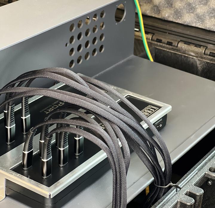 Actual product image Leba Notecase Falcon 16 USB-C (Schuko plug)