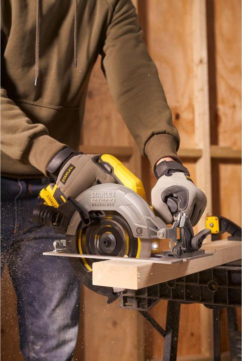 Image du produit Stanley Scie circulaire sans fil FatMax V20 SFMCS550M2K (18V, 4.0Ah, sans balai, profondeur de coupe sans