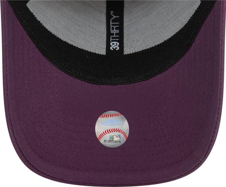 Actual product image New Era 39Thirty Stretch Cap New York Yankees purple - M/L (M, L)