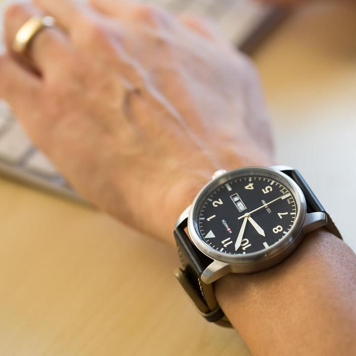 Immagine prodotto M Watch Mondaine Aero (Orologio da polso analogico, Fatto in Svizzera, 45 mm)