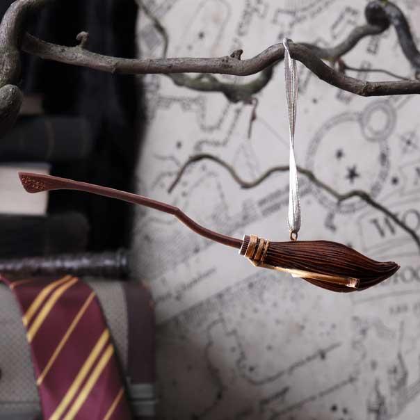 Produktbild Nemesis Now Harry Potter - Ornement à Suspendre Nimbus 2000 15,5 cm (6 -teilig)