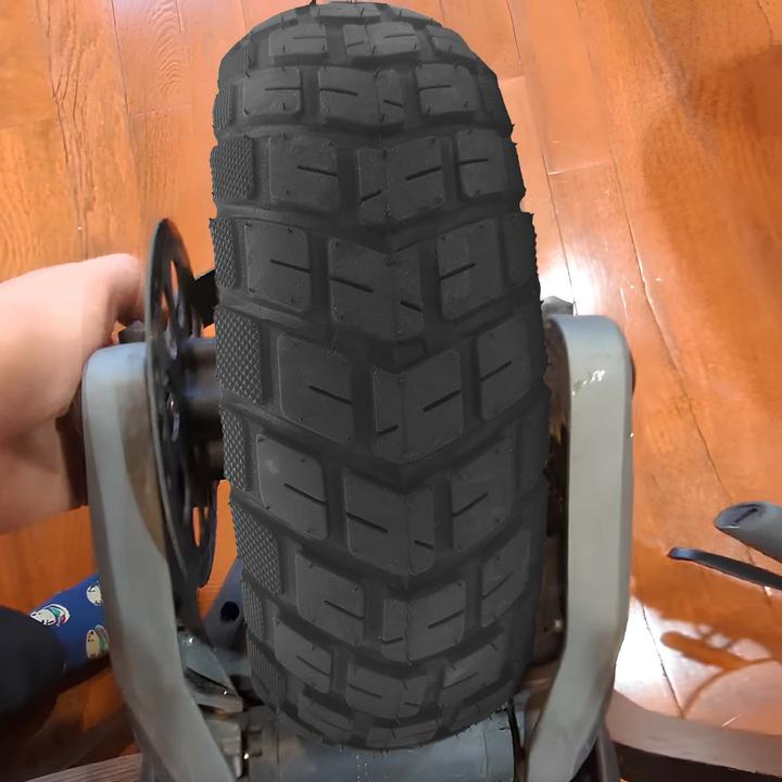 Actual product image Avizar 10.5 inch reinforced tyre