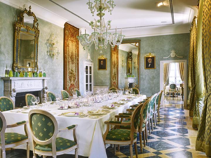 Produktbild Smartbox Zwei Herzen am Lago Maggiore: 1 romantische Nacht mit Abendessen im 5* Castello dal Pozzo (2 Pers.)
