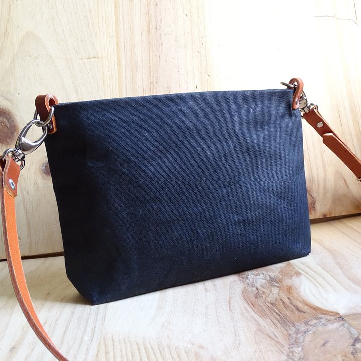 Immagine prodotto Only-Bags.Store Borsa a tracolla in tela cerata, piccola, tracolla in pelle, portafoglio con chiusura a zip