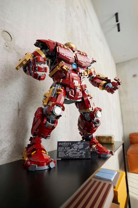 Actual product image LEGO Hulkbuster (76210, LEGO Marvel, LEGO Rare Sets)