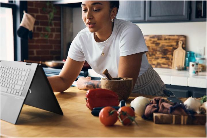 Produktbild HP Envy x360 15-ey0650nz (15.60", AMD Ryzen 7 5825U, 16 GB, 1000 GB, CH)