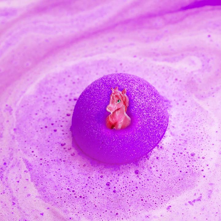 Actual product image Zimpli Kids Unicorn Surprise Baff Bombz – 6 Fizzy Bath Bombs with Collectible Figures, Skin Safe (Bath truffles)