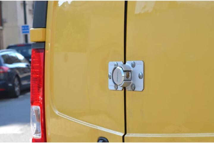 Actual product image Master Lock Padlock with heavy duty shackle 736EURD