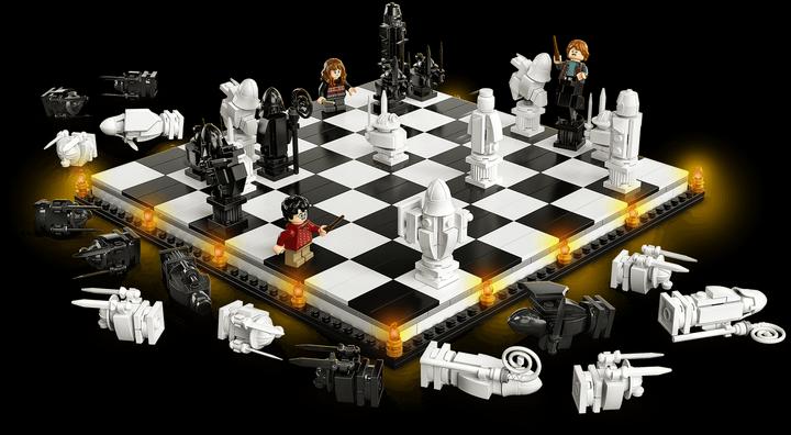 Actual product image LEGO Hogwarts Wizard Chess (76392, LEGO Harry Potter, LEGO Rare Sets)