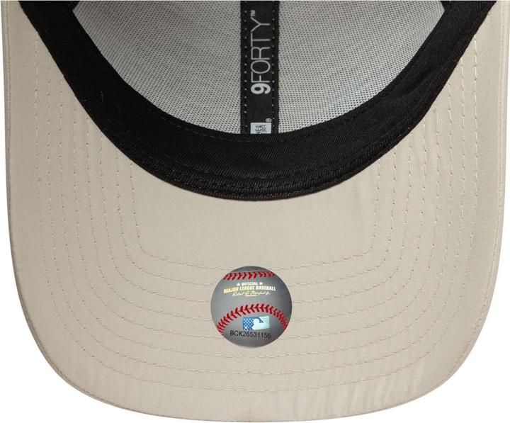 Actual product image New Era 9Forty Strap Cap - Flawless New York Yankees Beige