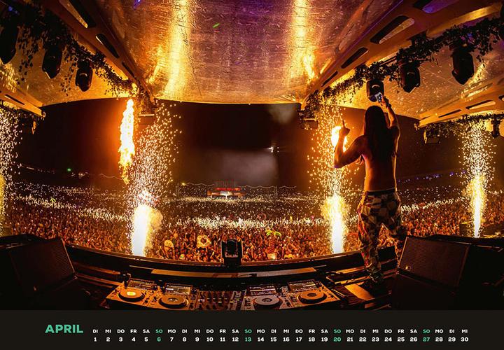 Actual product image The official Parookaville calendar 2025 (Hardcover, German)