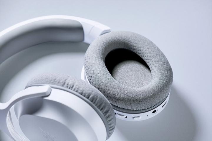 Actual product image Razer Barracuda X (Cable, Wireless)