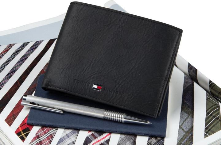 Actual product image Tommy Hilfiger Johnson Flap