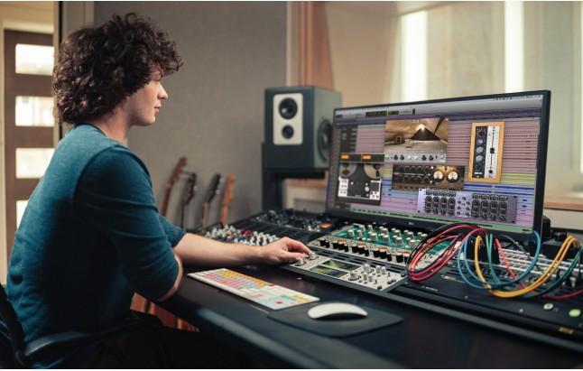 Actual product image Apollo x8 Gen2 Studio+ (Thunderbolt)