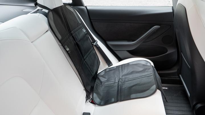 Produktbild Made4EV Kindersitzunterlage für das Tesla Model 3/Y