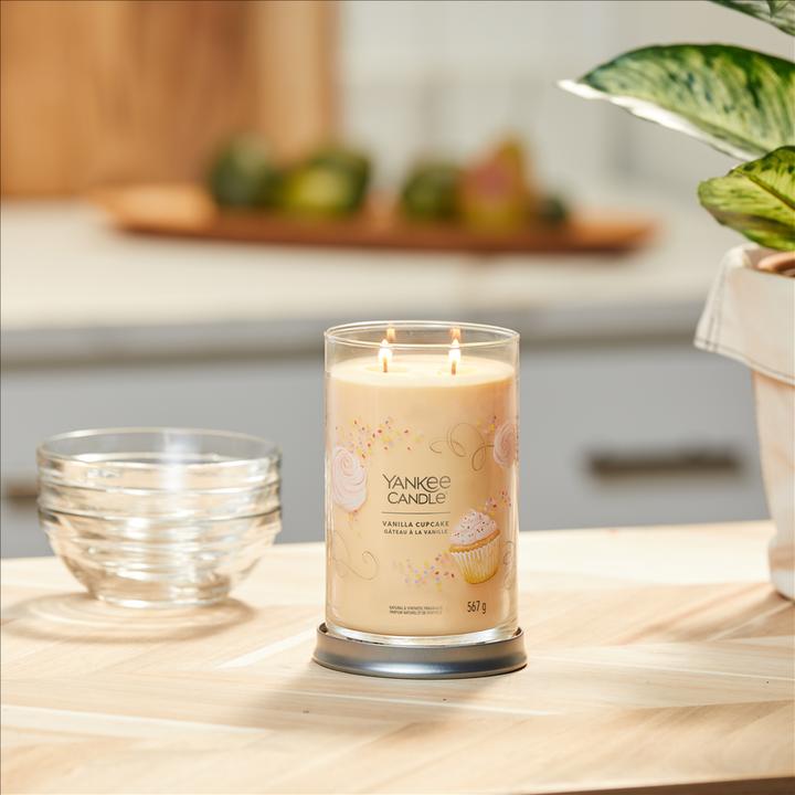 Actual product image Yankee Candle Vanilla Cupcake Signature Large Tumbler Scented Candle