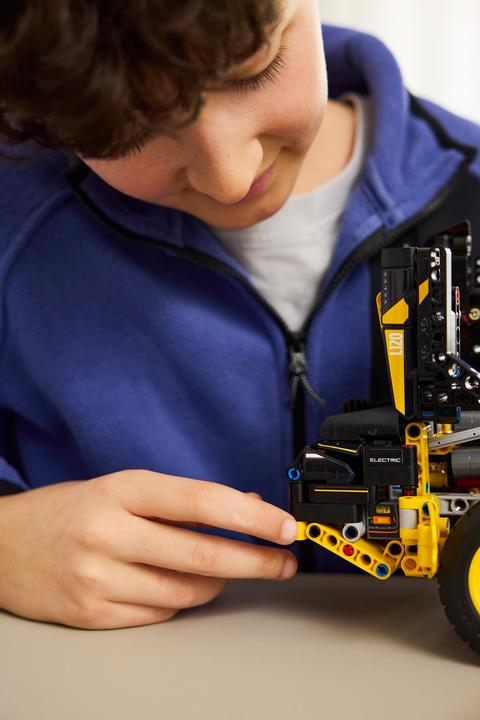 Produktbild LEGO Volvo L120 Electric Radlader (42209, LEGO Technic)