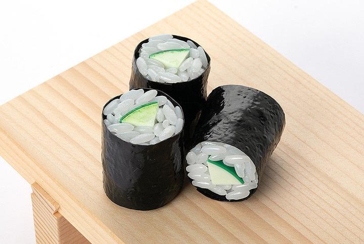 Actual product image Syuto Seiko Sushi Plastic Model Kit 1/1 Kappa Maki (Cucumber Sushi Roll) (re-run) 3 cm