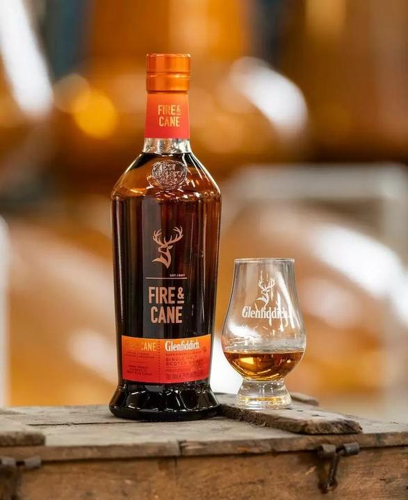 Actual product image Glenfiddich Single Malt Fire & Cane Experimental (Single Malt, Scotch whisky, 1 x 70 cl)