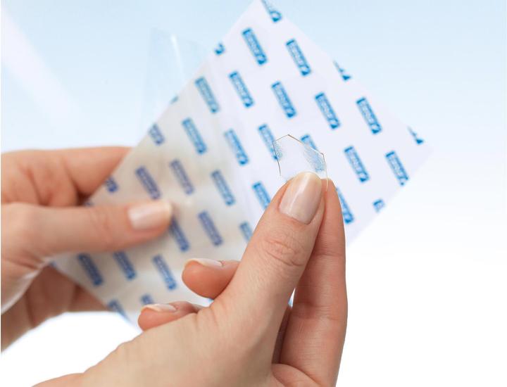 Produktbild tesa TACK doppelseitige Klebebads, transparente Klebestreifen