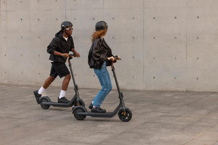Productafbeelding Segway-Ninebot E2 Pro D (20 km/h, 35 km, 350 W)