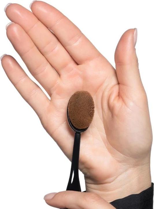 Actual product image Artdeco Medium Oval Brush (Bronzer)