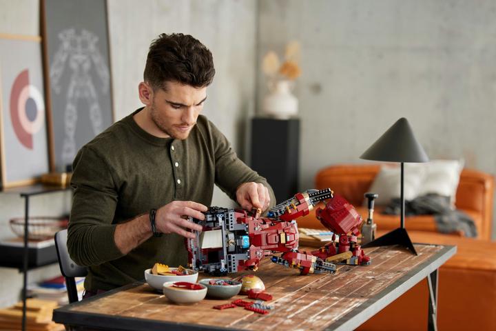 Actual product image LEGO Hulkbuster (76210, LEGO Marvel, LEGO Rare Sets)