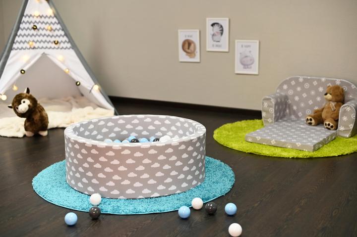Immagine prodotto Knorrtoys Bällebad soft - "Grey white clouds" - 300 balls creme/grey/lightblue (ca. 6cm Durchmesser)