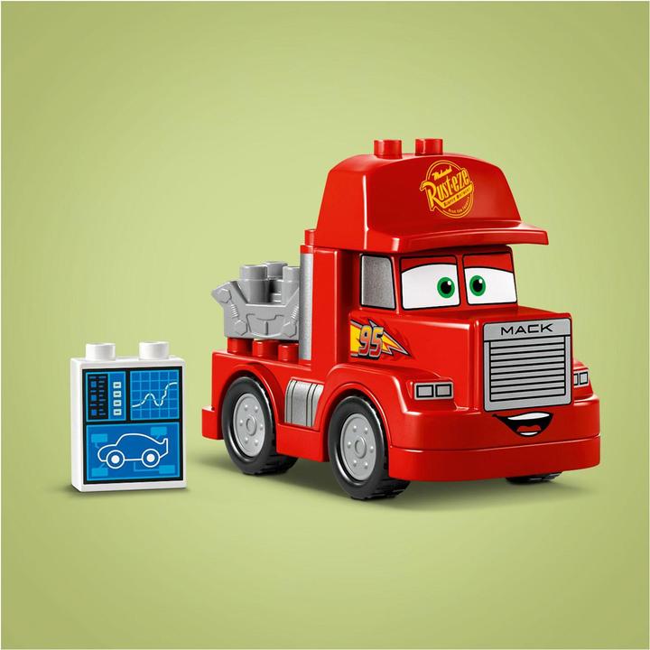 Actual product image LEGO Mack at the race (10417)