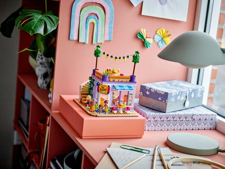 Actual product image LEGO Heartlake City Community Kitchen (41747, LEGO Friends)
