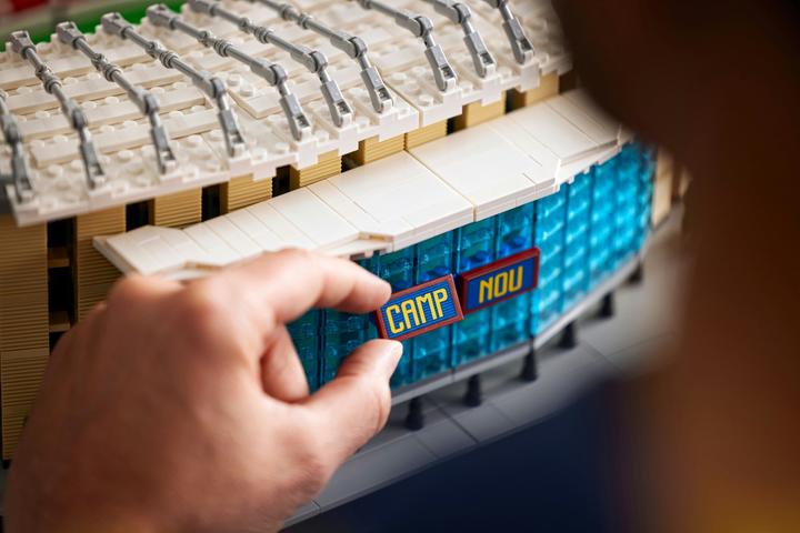 Image du produit LEGO Le Camp Nou - FC Barcelone (10284, LEGO Creator Expert, LEGO difficiles à trouver)