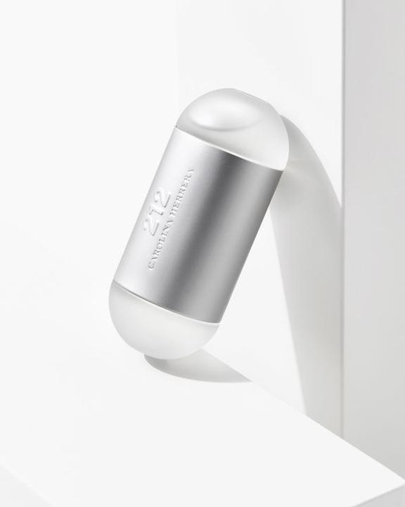 Actual product image Carolina Herrera 212 by Eau de Toilette Spray (Neue Verpackung) 60 ml (Eau de toilette, 60 ml)