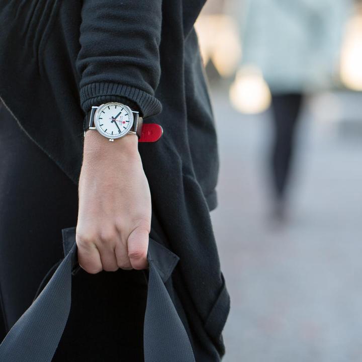 Immagine prodotto Mondaine Classico (Orologio da polso analogico, Fatto in Svizzera, 36 mm)