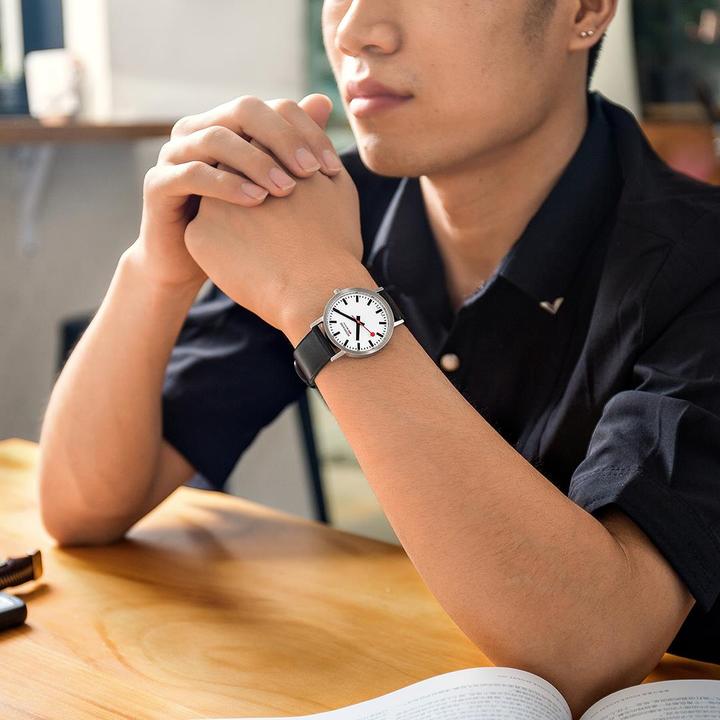 Immagine prodotto Mondaine Classico - Spazzolato vegano (Orologio da polso analogico, Fatto in Svizzera, 36 mm)