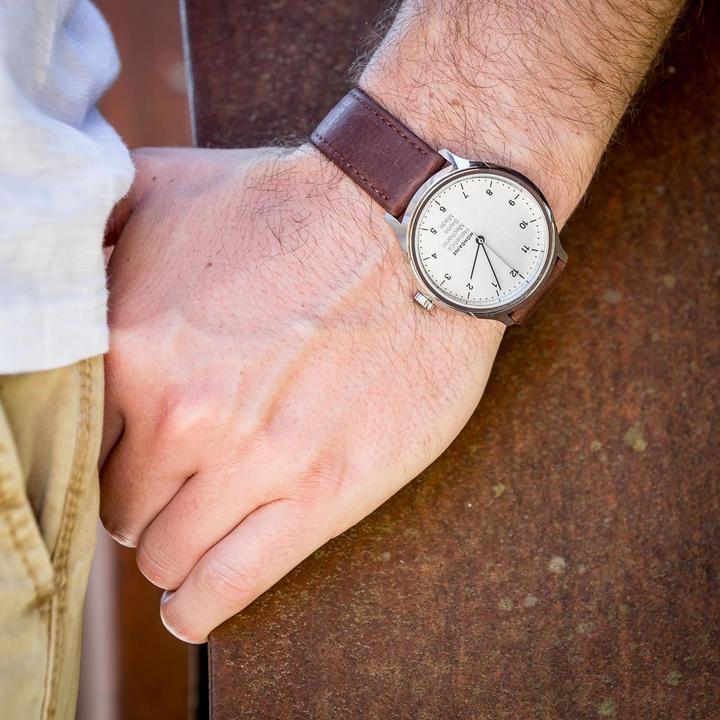 Actual product image Mondaine Helvetica No1 Regular Mechanical (Analogue wristwatch, Swiss made, 40 mm)