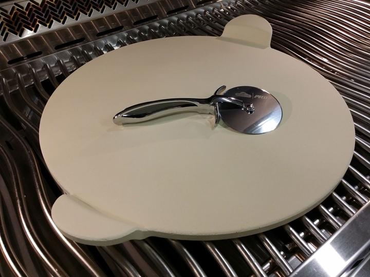 Produktbild Napoleon PRO Pizzastein + Pizzaschneider