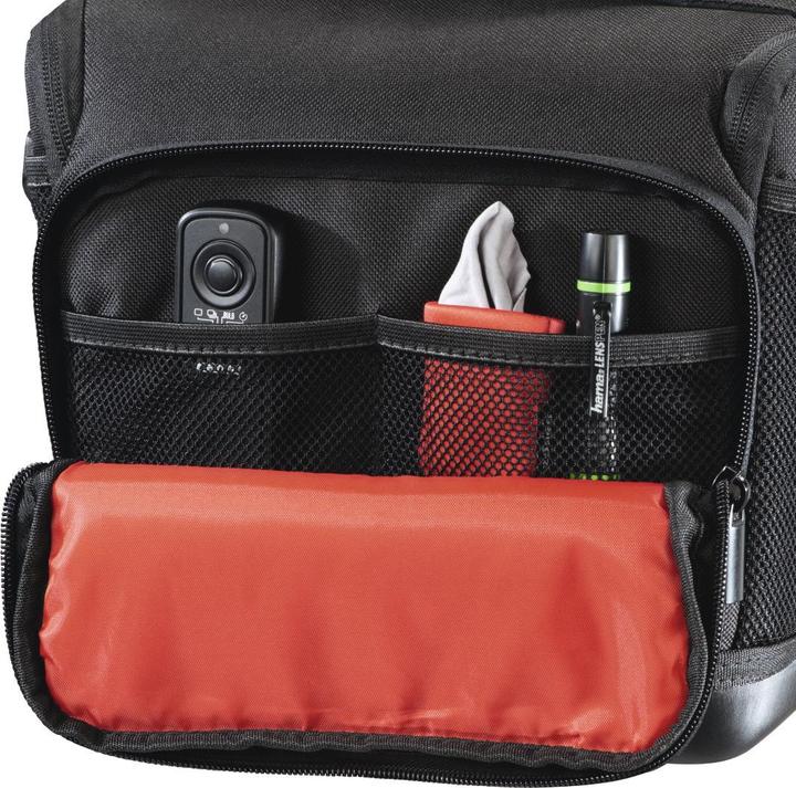Actual product image Hama Albany HC Compact Case Black (Camera case, 1 l)