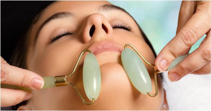 Actual product image Zoë Ayla Luxurious Facial Jade Crystal Roller
