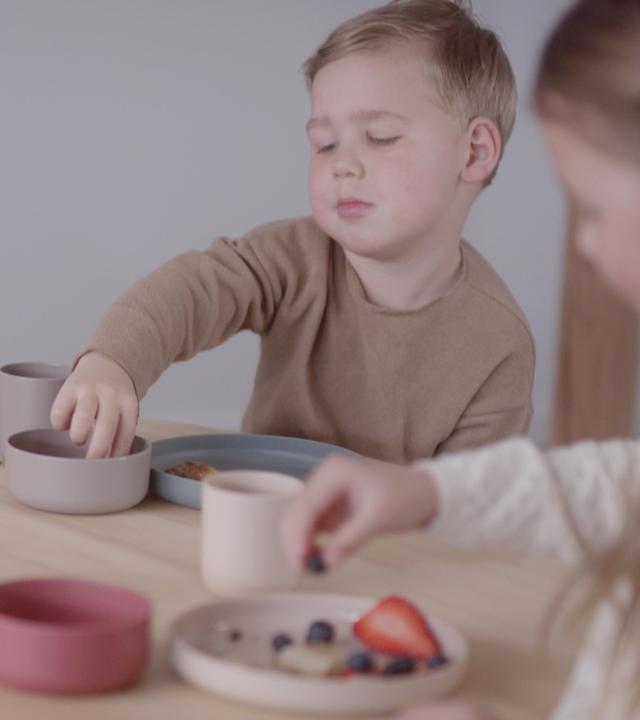 Produktbild dantoy Tiny Bio Teller grau/grün 2erP
