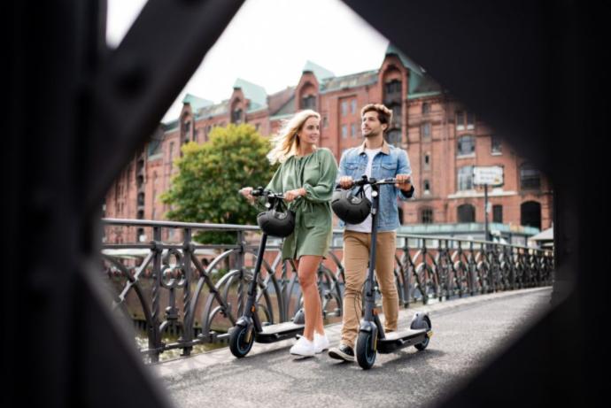 Actual product image Segway-Ninebot KickScooter MAX G30D (20 km/h, 65 km, 350 W)