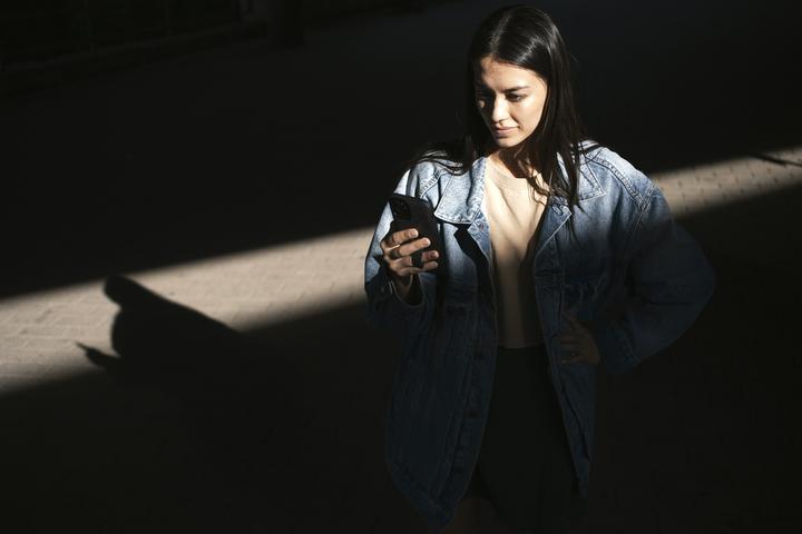 Actual product image Peak Design Everyday Case (Apple iPhone 12 mini)