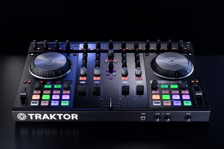 Actual product image Native Traktor Kontrol S4 MK2