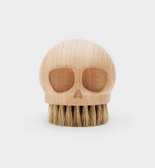 Actual product image Suck UK Skull Brush (1 pcs.)