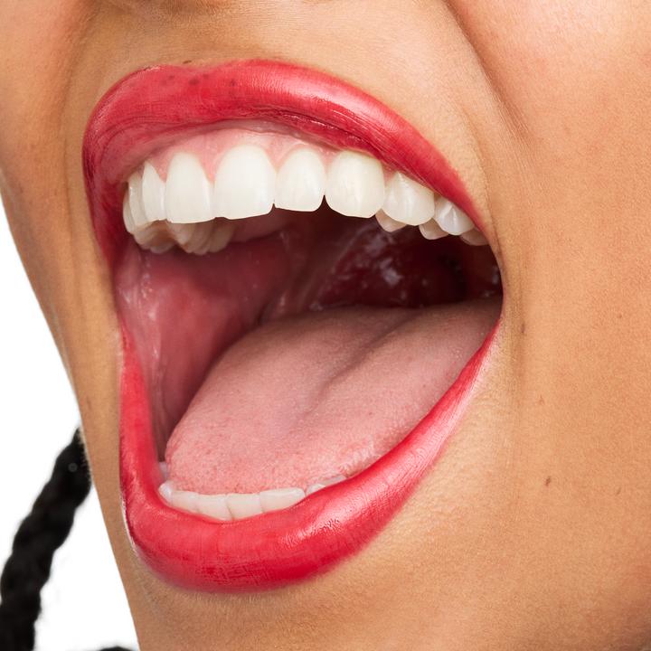 Actual product image essence GLOSSY GLAZE high shine lipstick (04 Red-Dy For The Day)