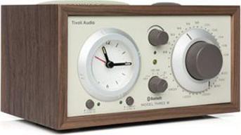 Actual product image Tivoli Audio Audio - Model 3 BT w/ USB - Wekkerradio met Bluetooth - Walnoot/Beige (FM, AM, Bluetooth)