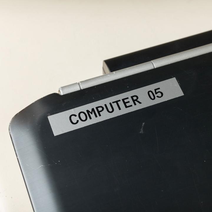 Actual product image Brady M211 and M210, vinyl labels for indoor and outdoor use